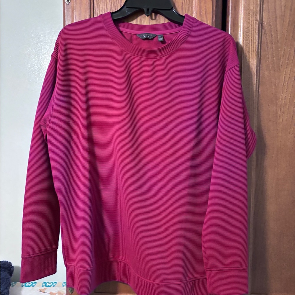 Danskin Women’s Magenta Ribbed Top size M